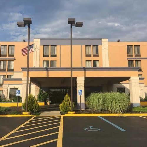 Hotel Wingate By Wyndham Fishkill Exterior foto